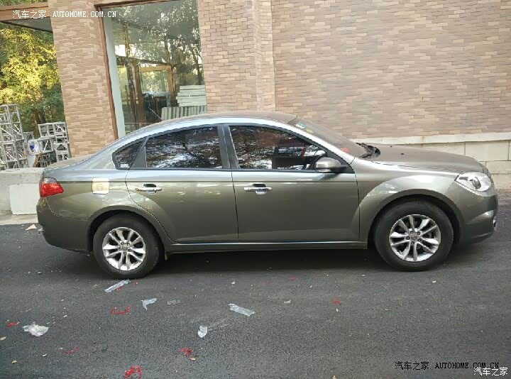 用车感觉相当不错了都说中华车小毛病多~我是没有感觉到非常满意