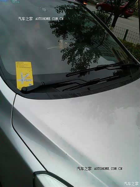 配置较高，外型时尚，操控欠佳。