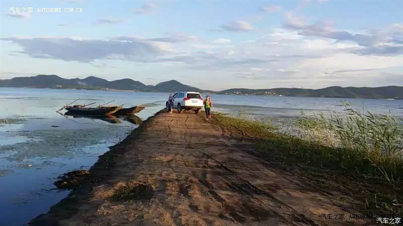 越野性能强劲其四驱系统在应付各种复杂道路环境上无话可说！