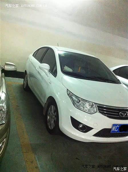 操控简单明了，我很喜欢这款车