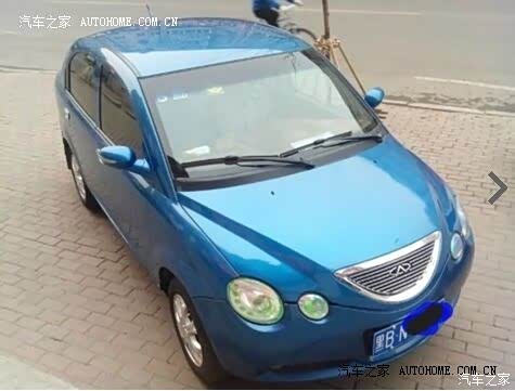 三厢车，空间三口之家够用，动力县城里跑绰绰有余，油耗超低。