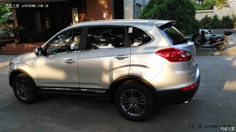 首先性能稳定，再加上视野开阔，赶脚瑞虎5很好驾驭的一款车。