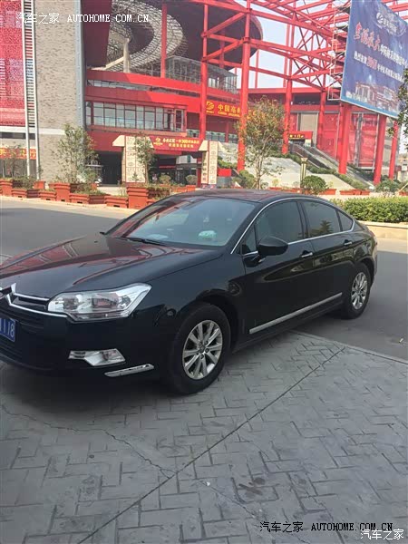 外观很好看，最起码是个中级车的样子，高速很稳，油耗有点大