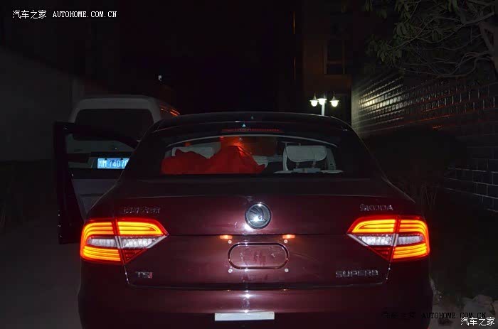 由于是人生第一辆小车，感觉是相当满意。之前一直开的是小货。