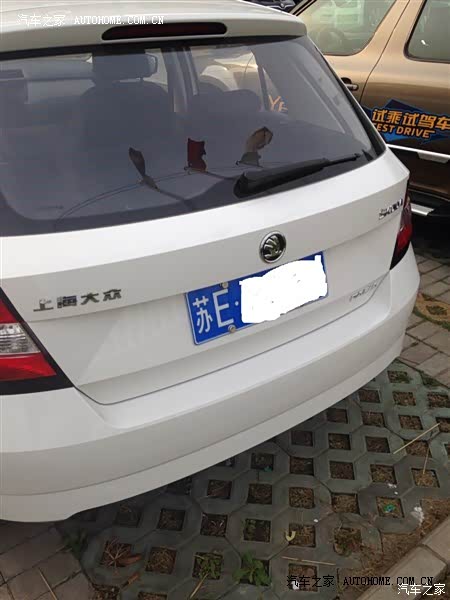 外观非常不错，很年轻，斯柯达品牌也不错，内饰做工都可以。