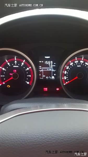 车子内部设计很合理方便，很喜欢。