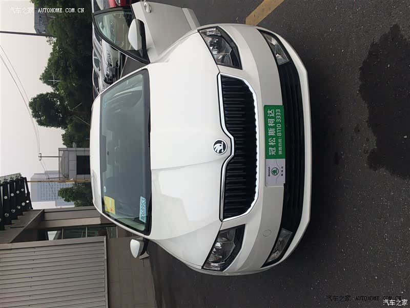 乘坐舒适度还好，后备箱大